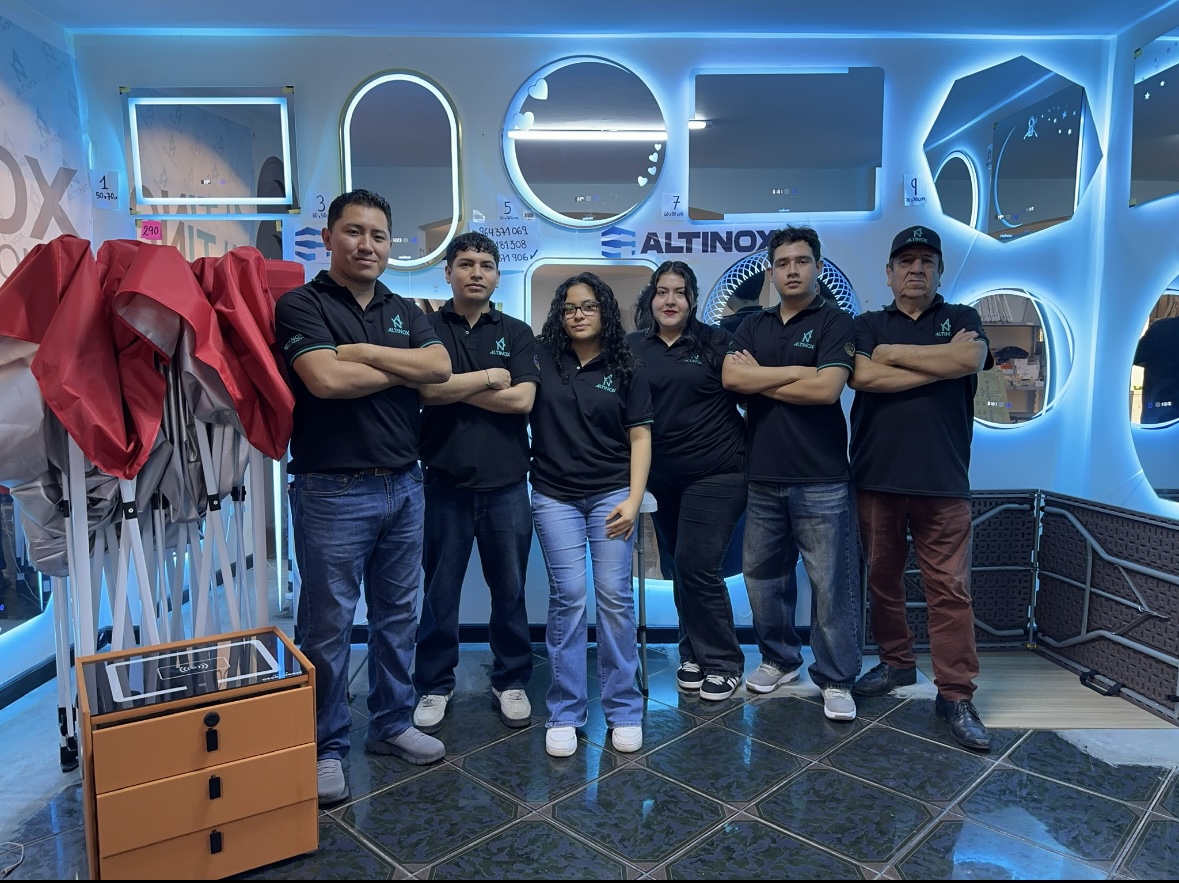 Equipo de Altinox trabajando